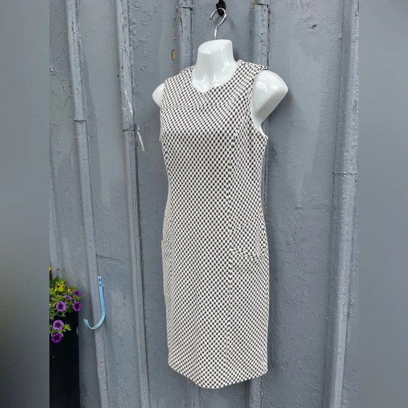Karl Lagerfeld Paris Geometric Shift Dress, size 4 - Picture 3 of 13